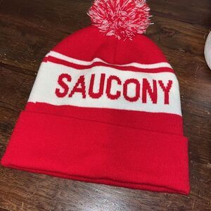 New Saucony Pom marathon Thermal stretch Running Knit beanie hat Cap